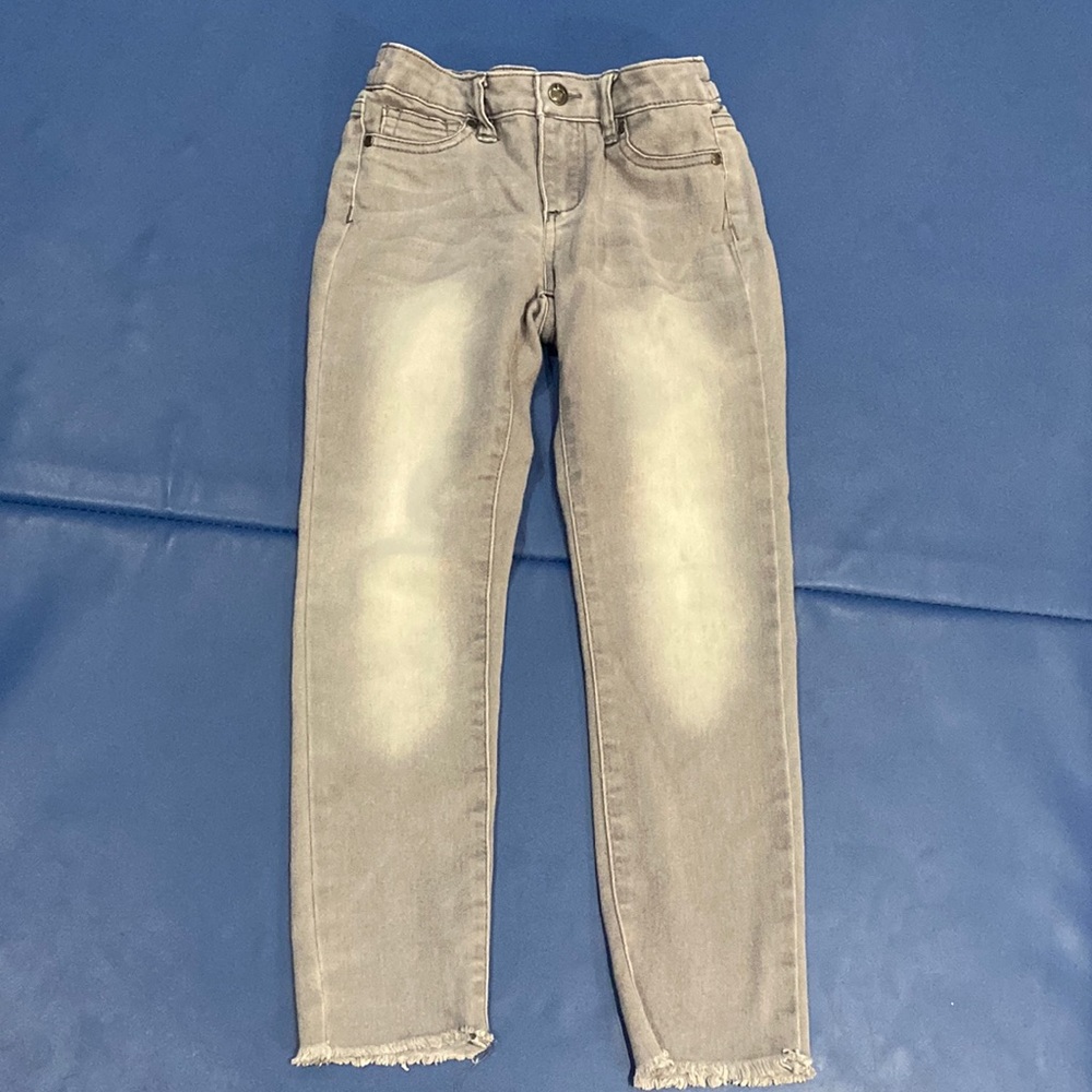 Girls size 6 Joe Jeans fit more like a size 7